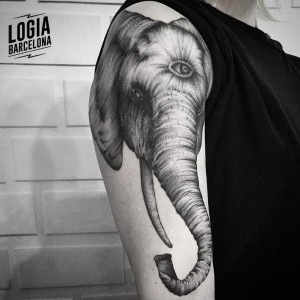 tatuaje_elefante_brazo_logia_barcelona_mace_cosmos   